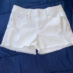 Super cute white high rise jeans!